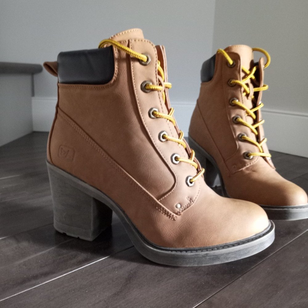 ** NEW DIRTY LAUNDRY FASHION HIKERS **